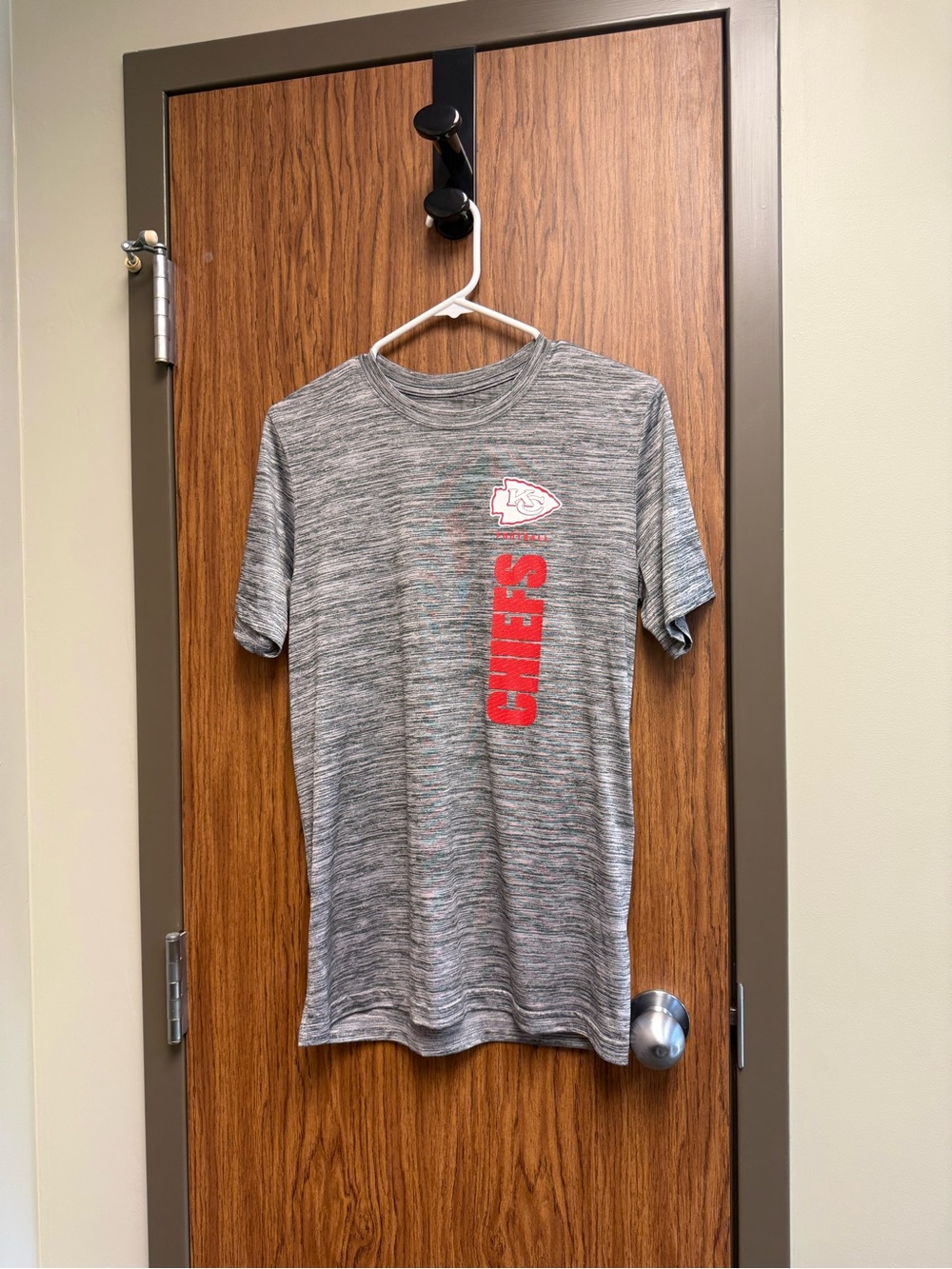 Men’s Kansas City Chiefs Gray Heather Tee with Red Logo